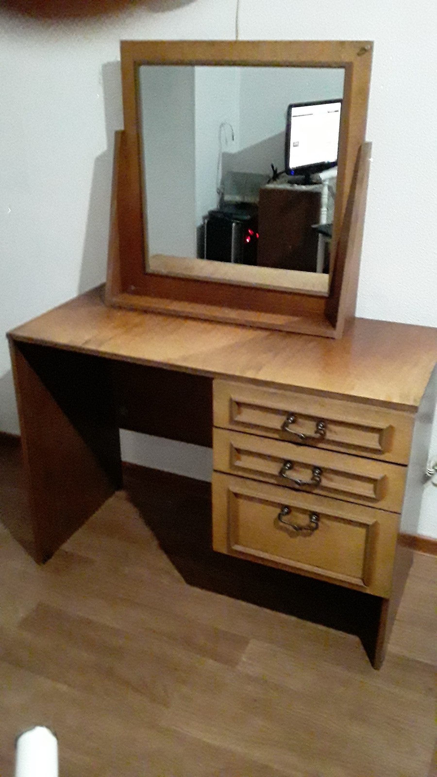 Продаем туалетный столик в отличном состоянии - Изображение #1, Объявление #1733757