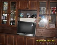 Продам мебель б/у:стенка,кух.шкафчики со столом,диван,кровати - Изображение #1, Объявление #243739