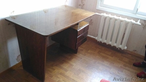 Продам стол письменный - Изображение #1, Объявление #1416235
