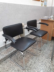Продам офисные стулья кожаные почти новые  - Изображение #1, Объявление #1740146