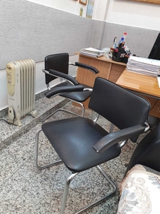 Продам офисные стулья кожаные почти новые  - Изображение #5, Объявление #1740146