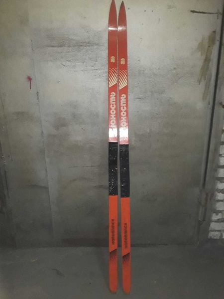 Продам лыжи  (1.5 м.  ) подростковые  с палками  В отличном состоянии - Изображение #2, Объявление #1693924